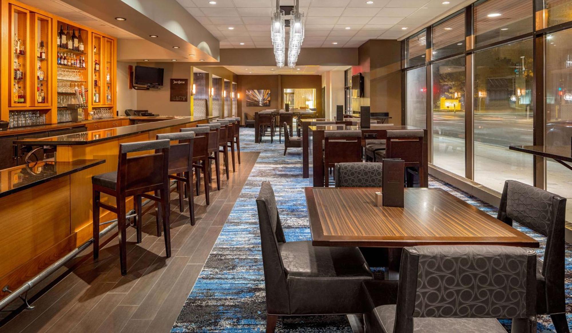 Doubletree Suites By Hilton Minneapolis Downtown Exterior foto