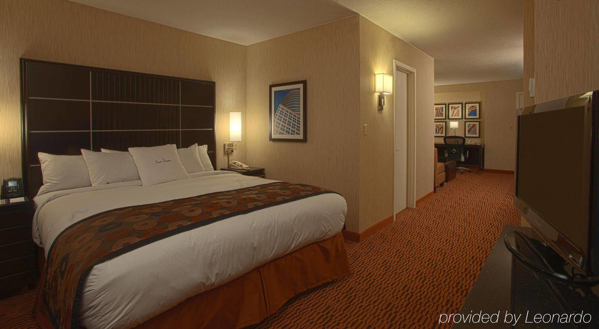 Doubletree Suites By Hilton Minneapolis Downtown Exterior foto