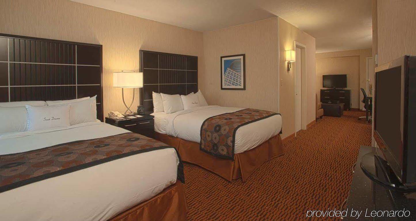 Doubletree Suites By Hilton Minneapolis Downtown Exterior foto